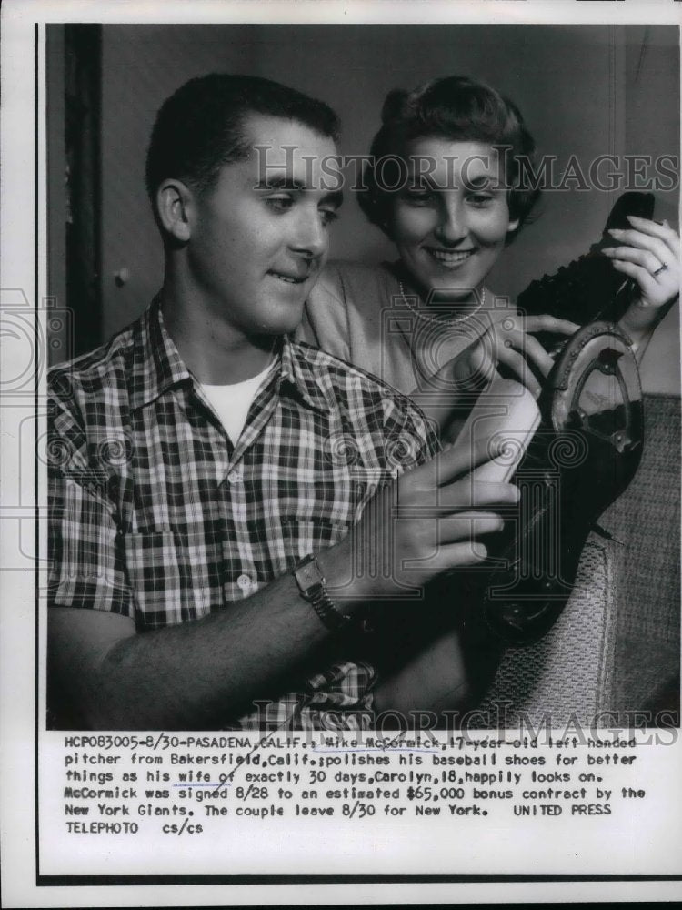 Press Photo Mike McCormick of Giants Polishes Baseball Shoes With Wife - Historic Images