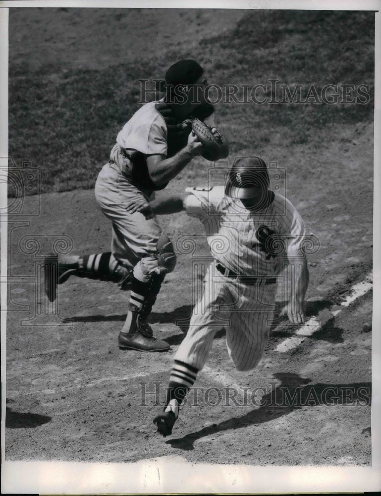 1959 Sox Right Fielder Jim Crosses Home Plate - Historic Images