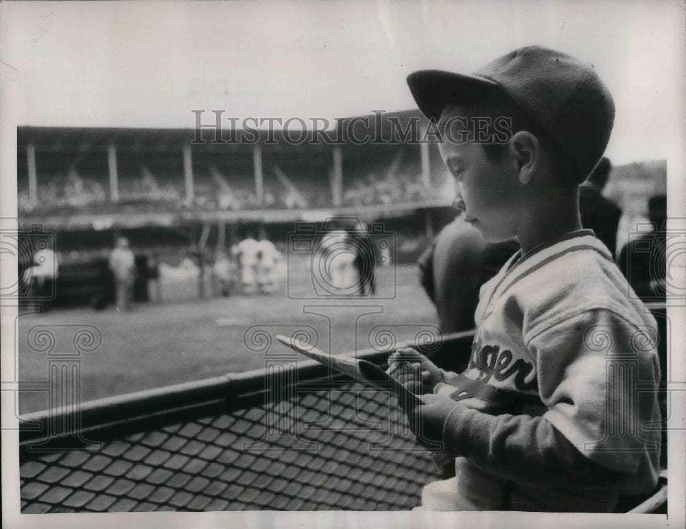 1956 Press Photo George Maffia in Dodger Uniform at National League Pennant - Historic Images