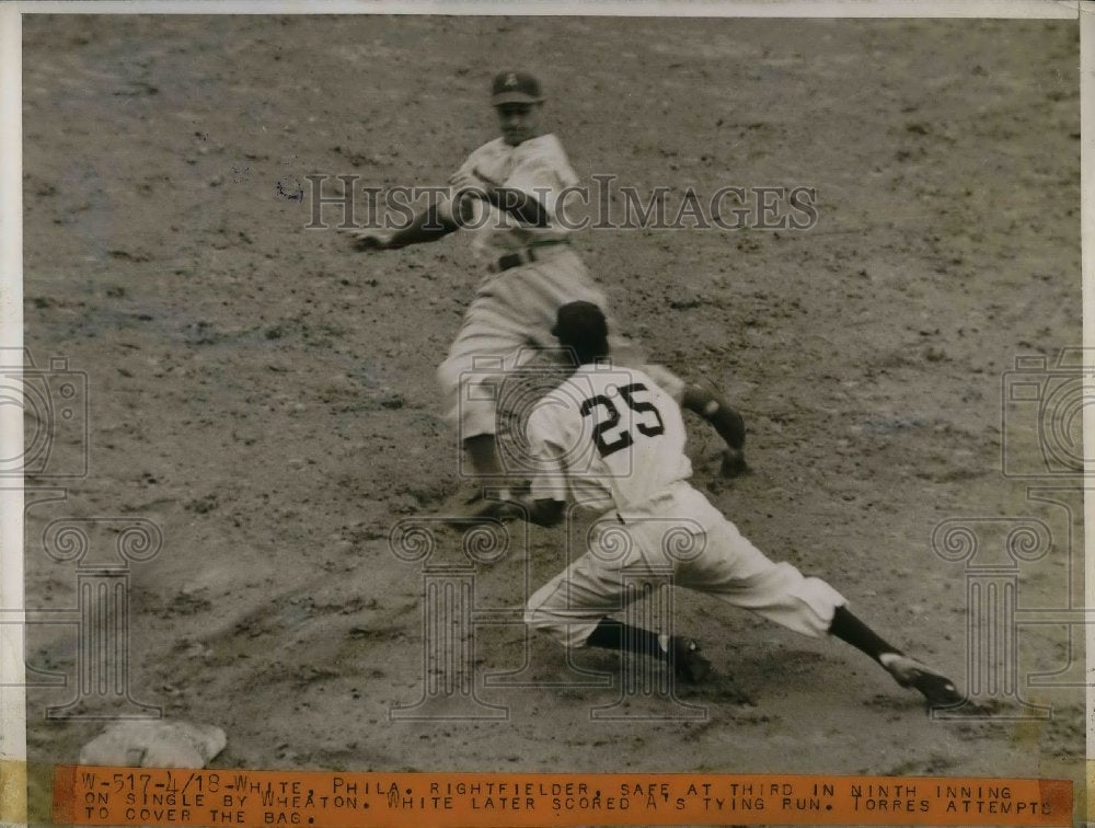 1944 Press Photo Phila. rightfielder White with Wheaton safe at 3rd &amp; Torres - Historic Images