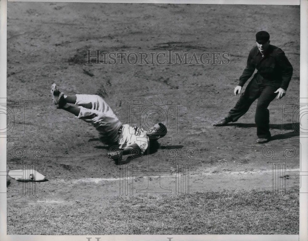 1952 Dodgers Pitcher Joe Black Trips Fielding Throw From Gil Hodges - Historic Images