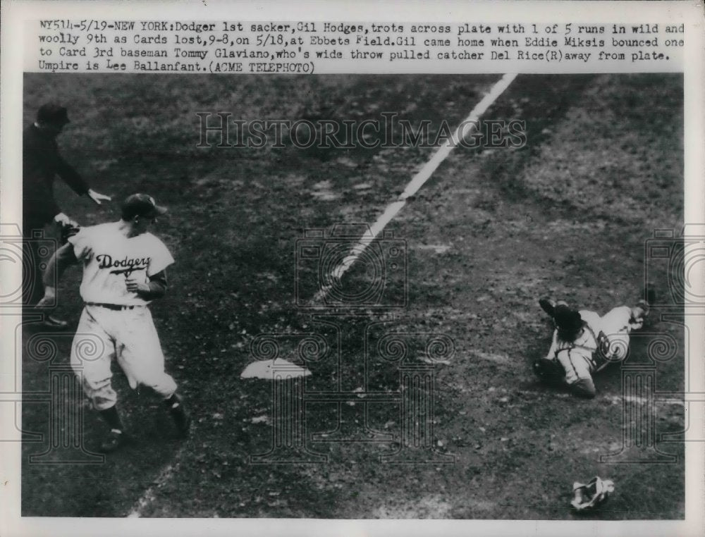 1950 Press Photo Dodger Gil Hodges Scores On Error By Cardinals Eddie Miskis-Historic Images