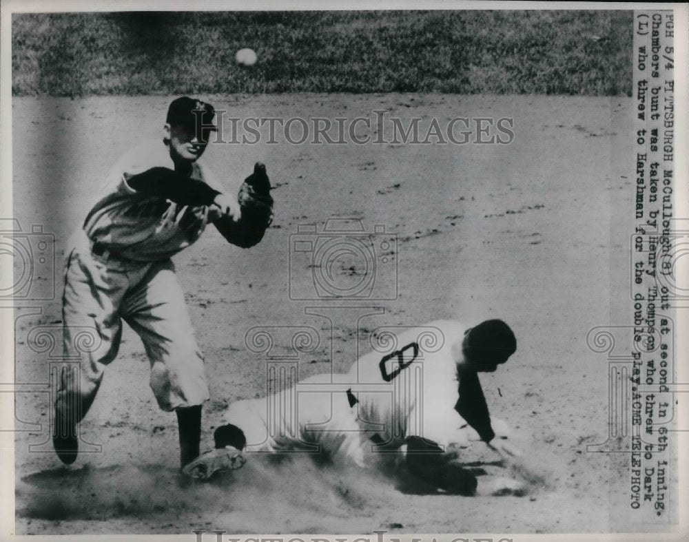1950 Press Photo Pirates McCullough out at 2nd vs H Thompson in double play - Historic Images