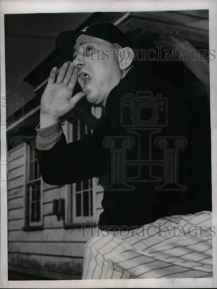1944 Press Photo John Neun Hired As Yankees Manager At Spring Training - Historic Images