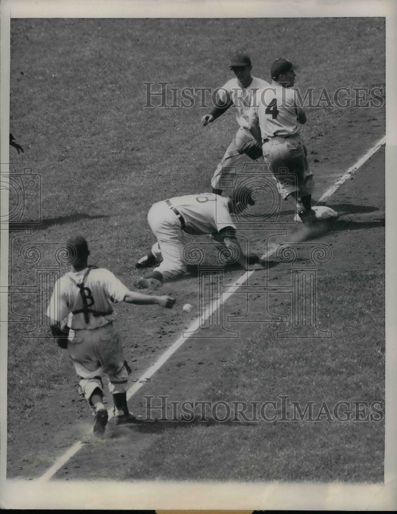 1949 Press Photo Brooklyn Dodger, Shieder vs Cubs Andy Pafko - nea05015 - Historic Images