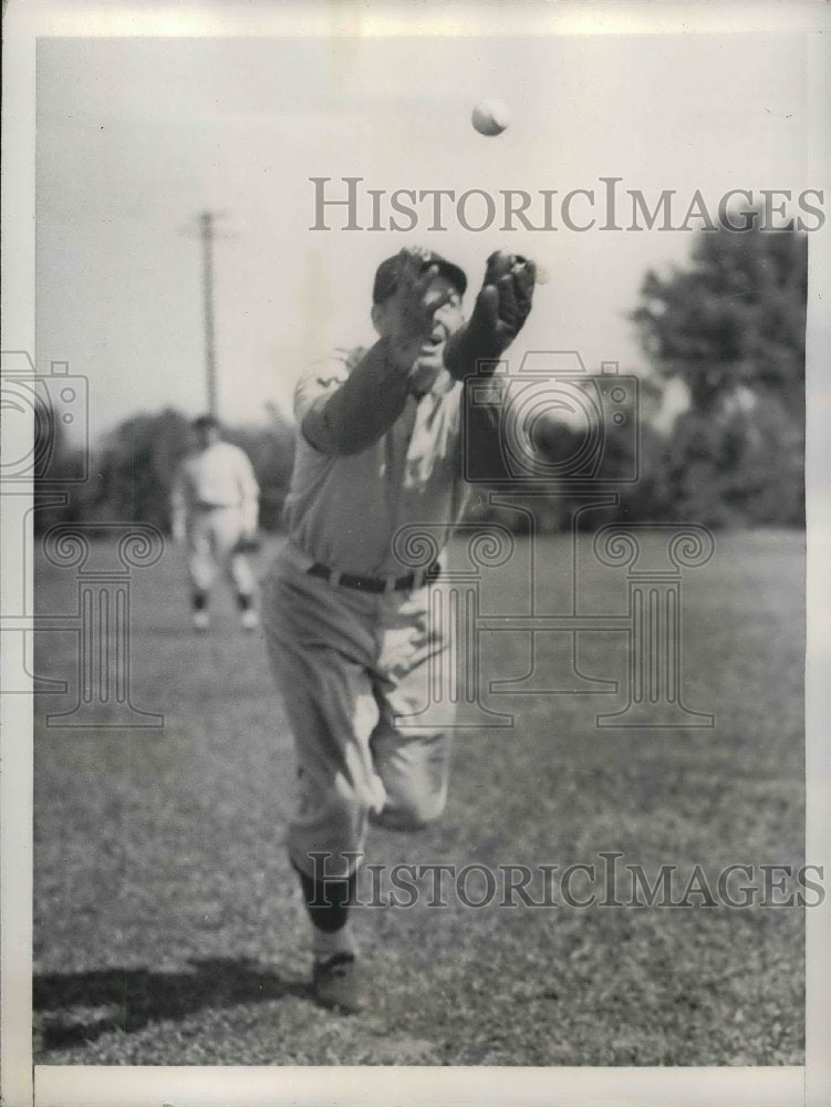 1937 Press Photo Ben Chapman training at Orlando, Florida - Historic Images