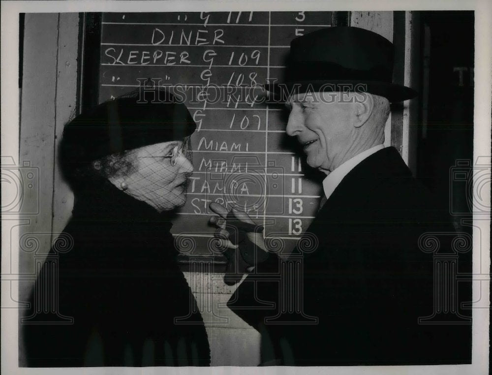 1939 Press Photo Connie Mack, Pa. Athletics Mgr. with her wife off to Florida. - Historic Images