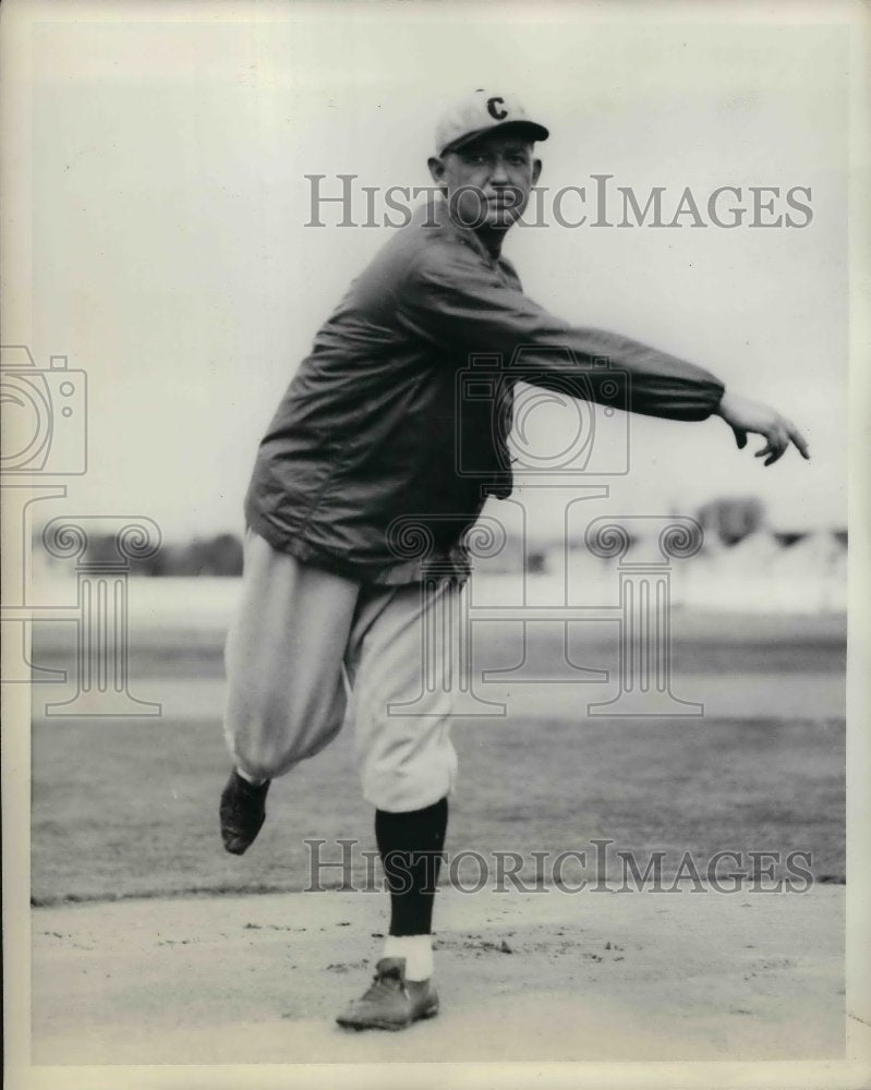 1934 Press Photo Larry Benton pitching for NY Giants - Historic Images
