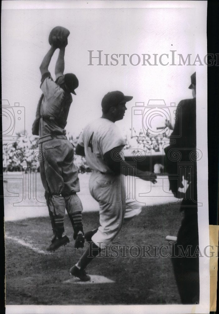 1951 Press Photo Brooklyn Dodger Duke Snyder scoring against Cardinals in Miami-Historic Images