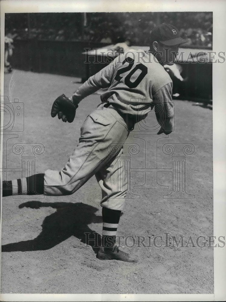 1935 Press Photo Robert Brown of the Phillies at spring camp in St. Petersburg - Historic Images