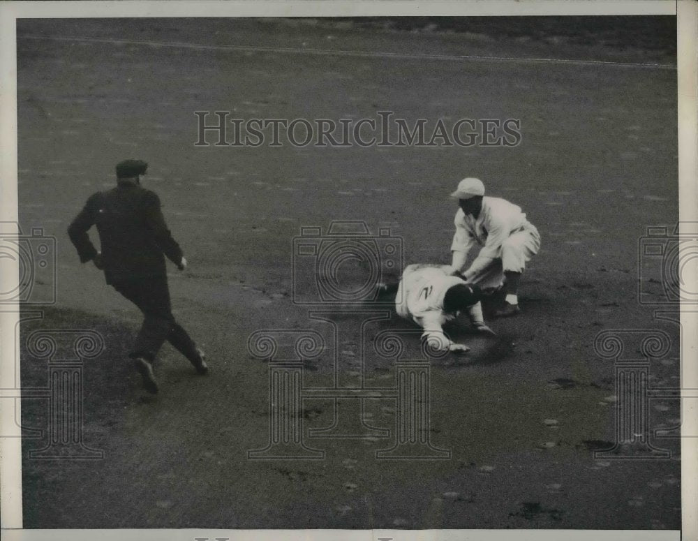 1934 Press Photo Philadelphia A&#39; vs Yankees Rolfe out at 2nd - nea06448 - Historic Images