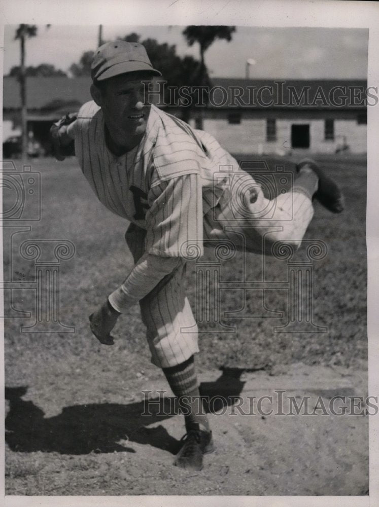 1939 Press Photo Boston Bees rookie pitcher Albert Hazel - nea06659 - Historic Images