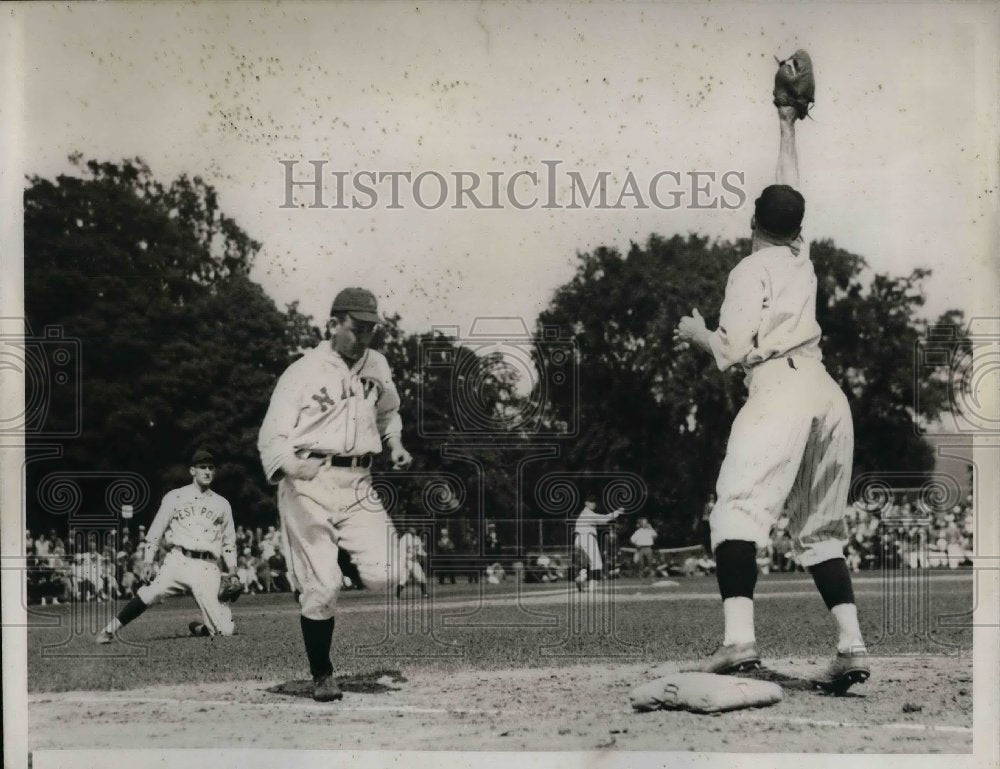 1935 Press Photo J.M. Knapper Navy Gaughey Team Capt. - Historic Images