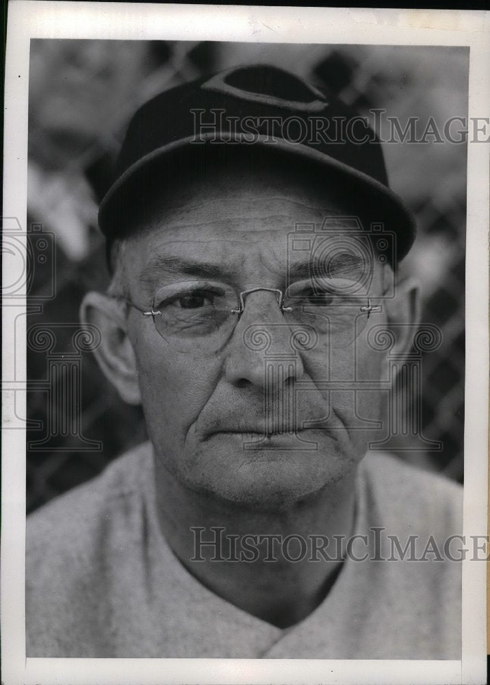1946 Press Photo Bill McKechnie Cincinnati Red Manager - nea06919 - Historic Images