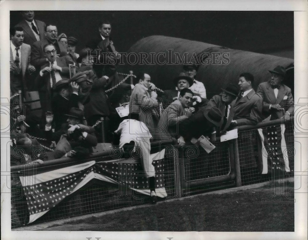 1950 New York Giants 3rd Baseman Hank Thompson Startles Fans - Historic Images