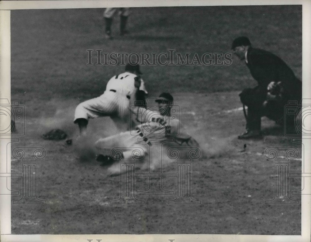 1949 Thurman Tucker Center Fielder Indians Vic Raschi Yankees Game - Historic Images