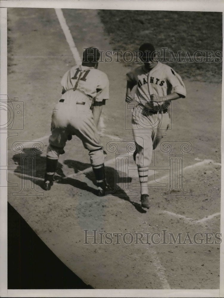 1935 Press Photo Joe Moore of Giants - nea07186 - Historic Images