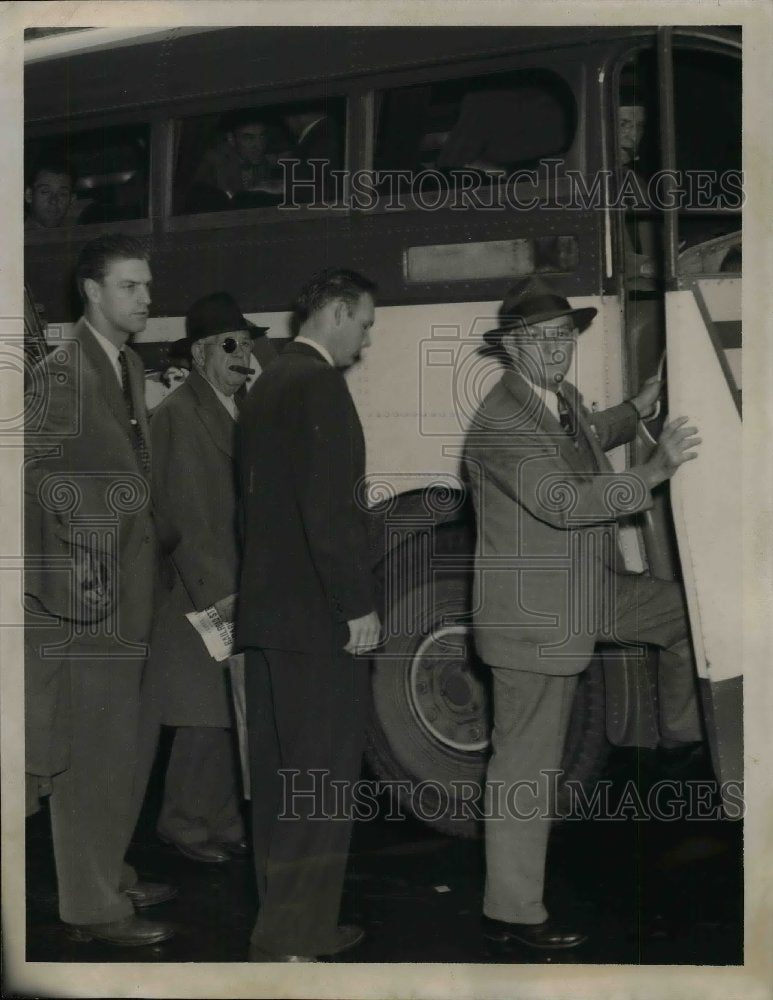 1946 Press Photo Manager Bill McKechnie of Cincinnati Reds - nea07284 - Historic Images