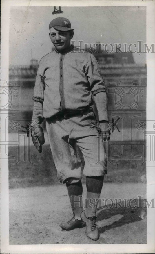 1943 Press Photo Nick Altrock of Washington Senators - nea07547 - Historic Images