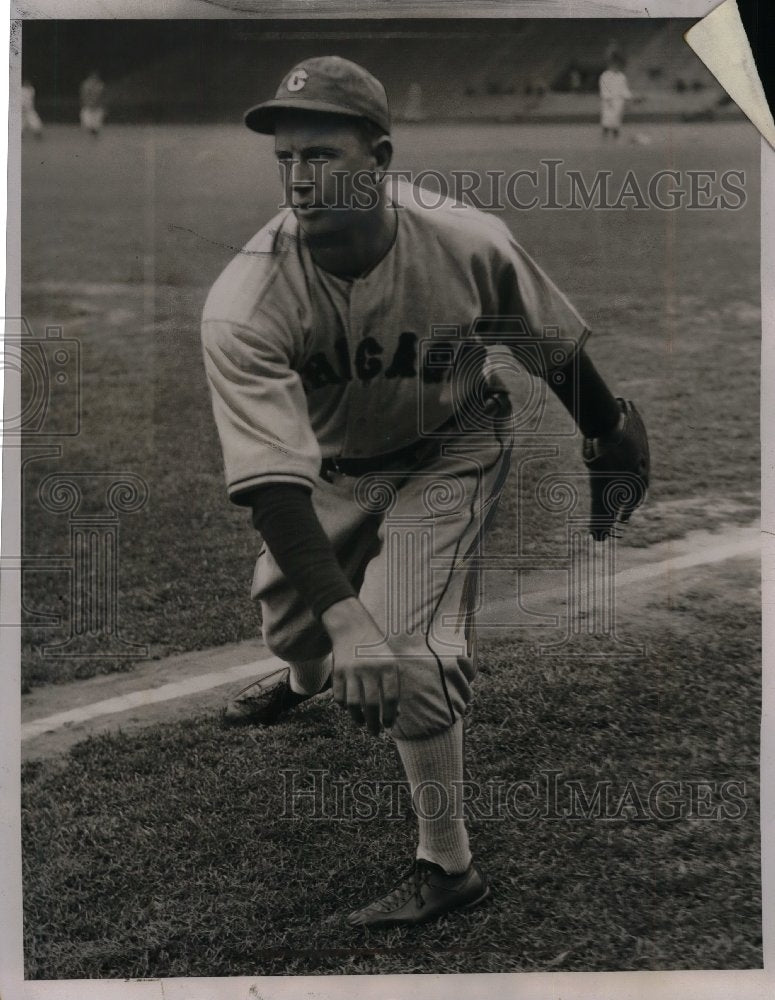 1935 Press Photo Chicago pitcher, John Whitehead in action - nea07700 - Historic Images