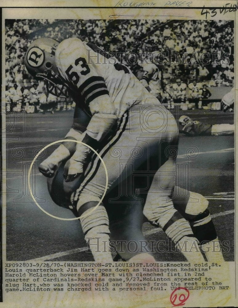 1970 Jim Hart Quarterback Cardinals Knocked Out By Harold McLinton - Historic Images