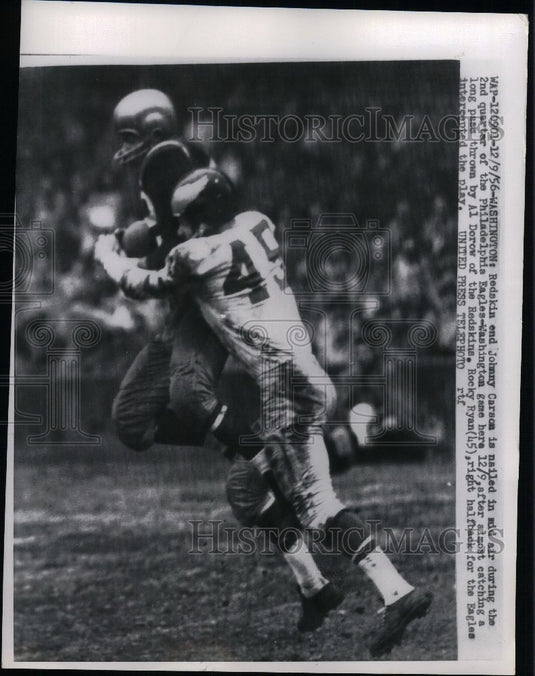 1956 Press Photo Eagles Rocky Ryan Tackles Redskin End Johnny Carson - Historic Images