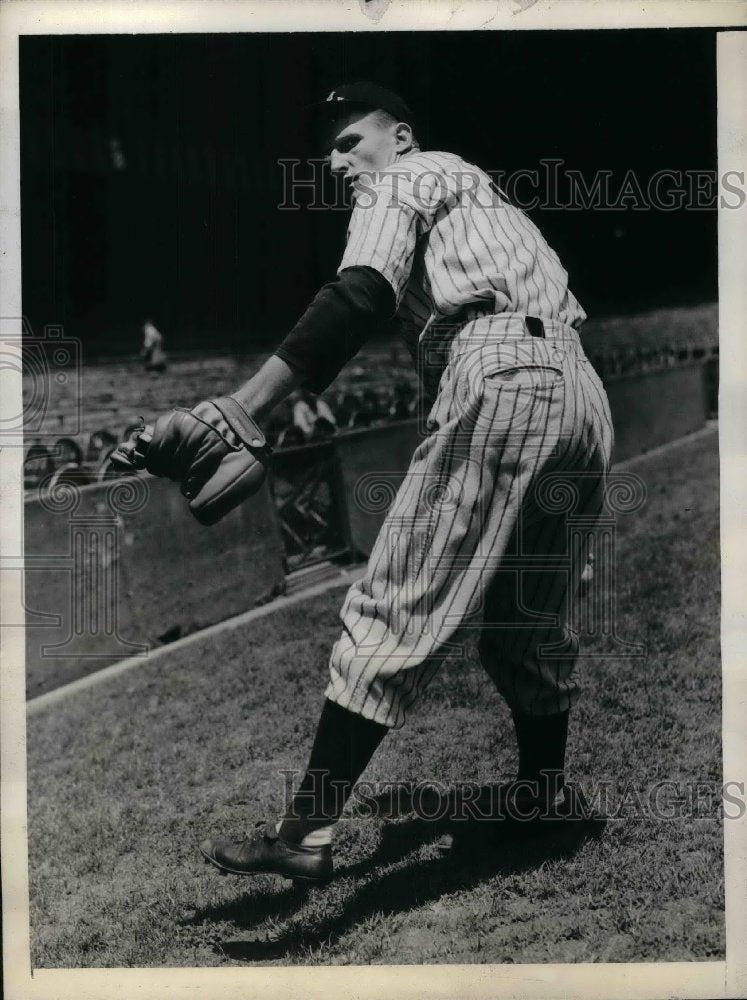 1942 Press Photo Hank Borowy of New York Yankees - nea07996 - Historic Images
