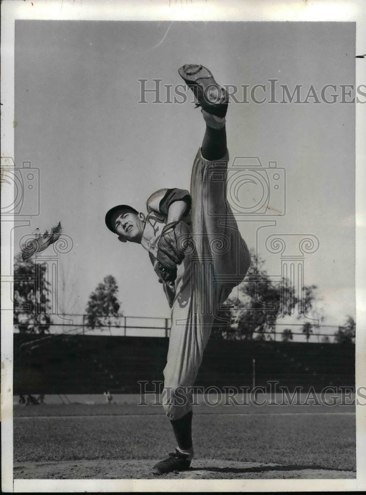 1942 Press Photo Russell Christopher Pitcher Philadelphia Athletics Practice-Historic Images