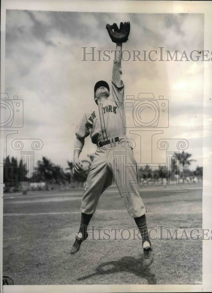 1941 Press Photo Nicholas Witek,infielder for NY Giants at spring training - Historic Images