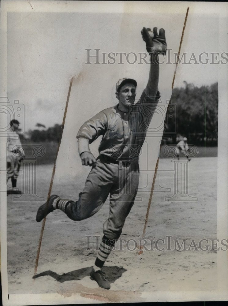 1934 St. Louis Infielder Burgess Whitehead At Training Camp - Historic Images