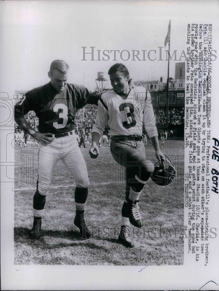 1966 Press Photo Football&#39;s place-kicking Brothers Pete and Charlie Gogola.-Historic Images