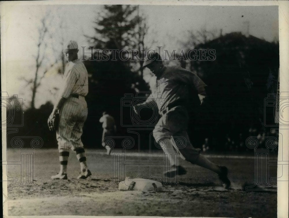 1928 Press Photo Univ. of Calif. runner hit third base against Ambrose Tailors.-Historic Images