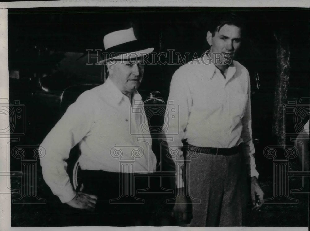 1935 Press Photo Furniture Dealer Dick Slack w/ St. Louis Cardinals' Dizzy Dean - Historic Images