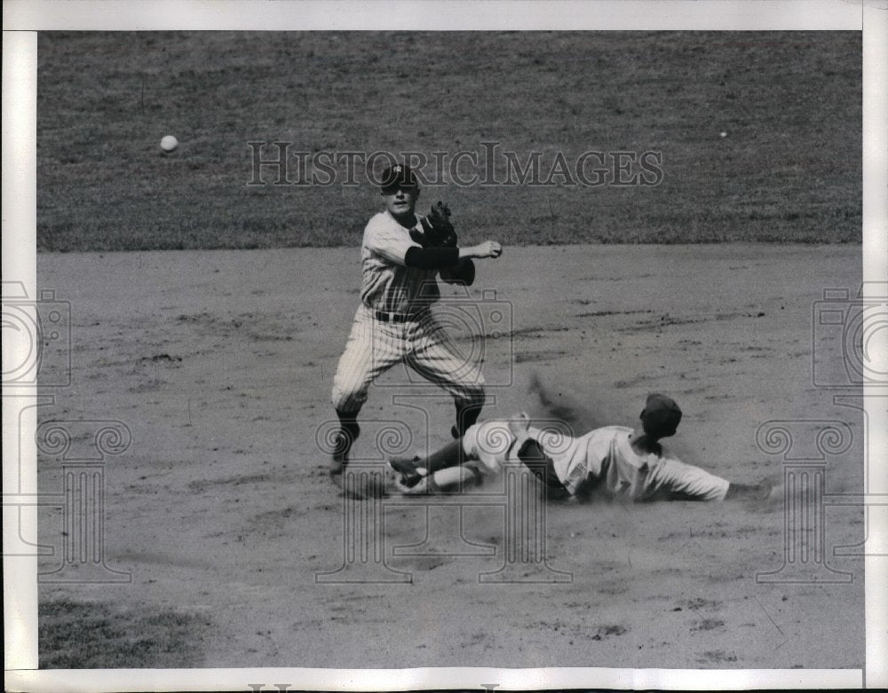 1943 White of Philladelphia George Stirn Weiss New York Yankees - Historic Images
