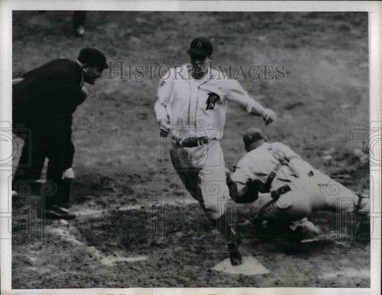 1944 Detroit Tigers Dick Wakefield  - Historic Images