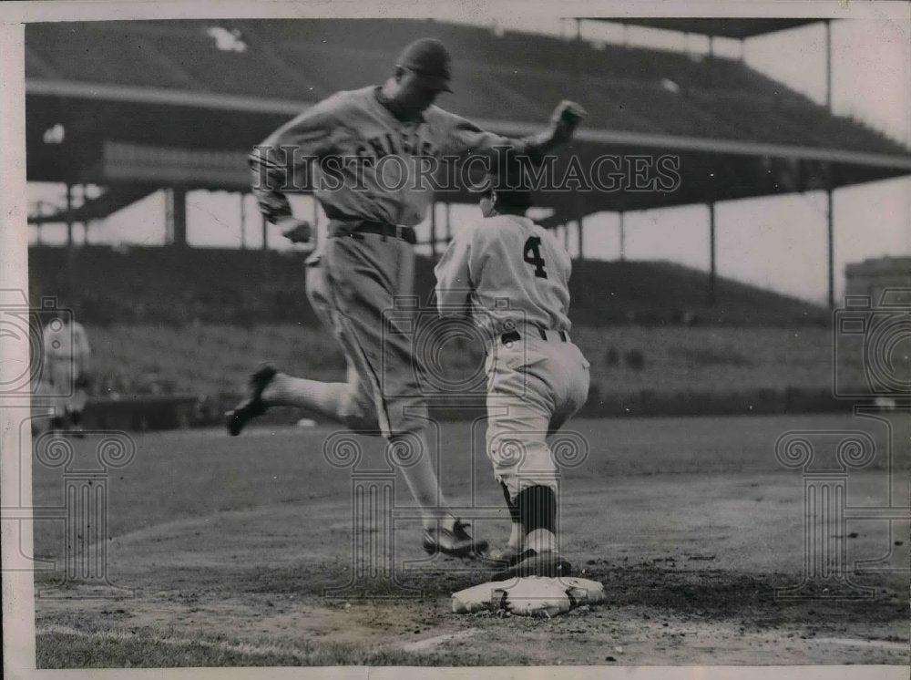 1937 White Sox Walker out at 1st vs Cubs Collins  - Historic Images