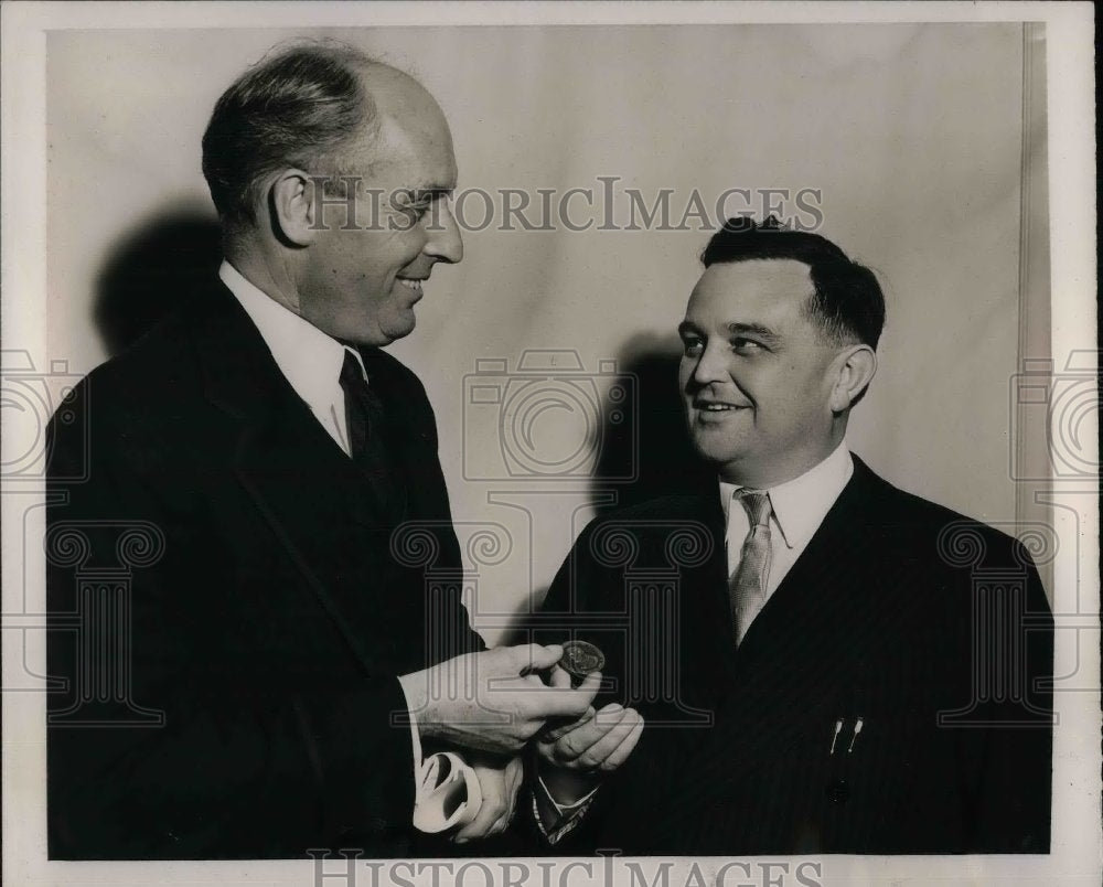 1940 Press Photo Henry Butler, Franklin Institute, Games Slayter, Owen Corning - Historic Images
