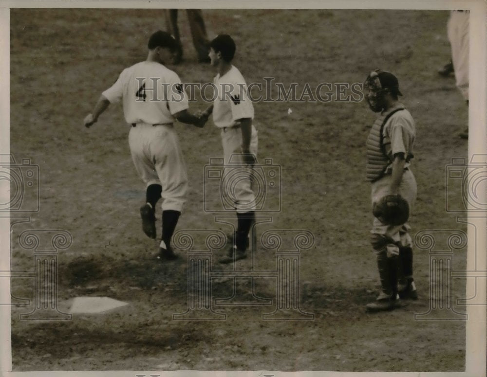1940 Press Photo Washington Senators Left Fielder Gerald Walker & Buddy Rosar - Historic Images