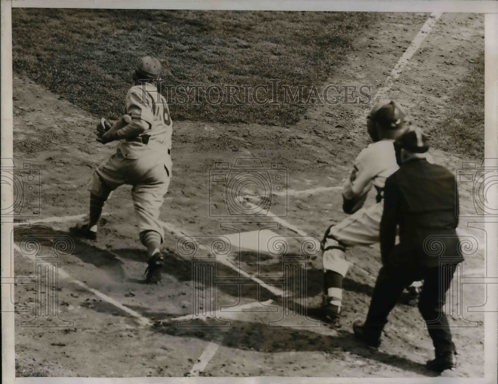1938 Press Photo Boston Bees Warstler Singles To Right Field In 1st Hit Of Game - Historic Images