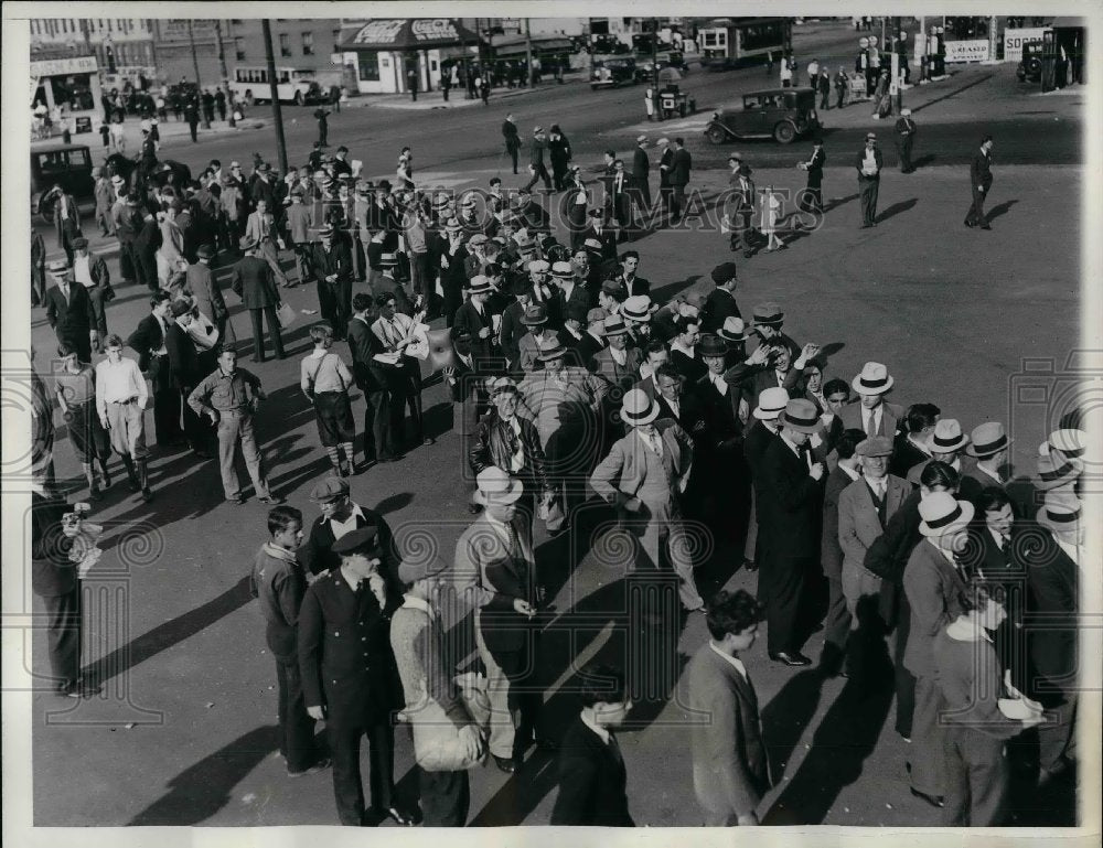 1934 Crowds for the Ross - Historic Images