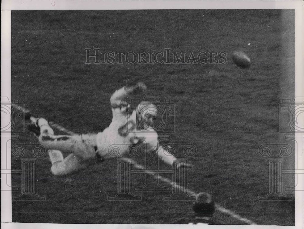 1959 Lions End Dave Middleton Misses Pass From Lions Earl Morrell - Historic Images