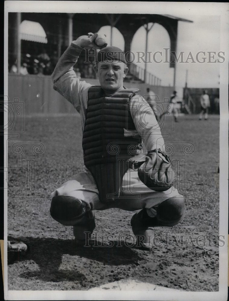1935 Press Photo Bob Smith, Catcher for the Boston Red Sox - Historic Images