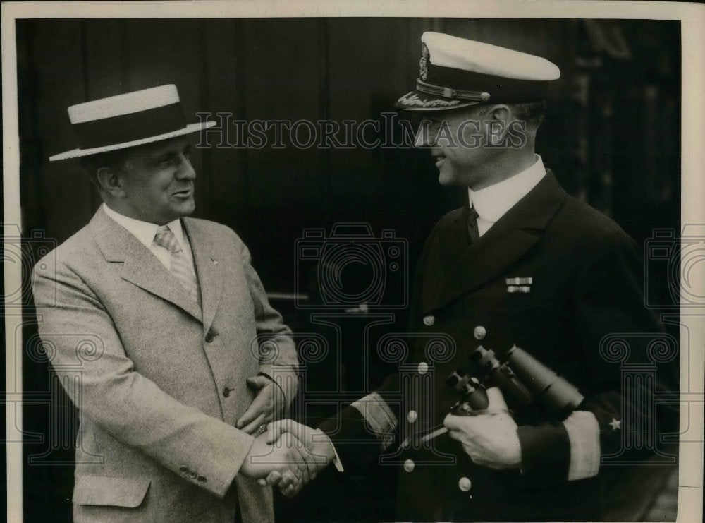 1923 Press Photo Secretary of Labor Davis & Capt. Hartley, Commanding the ship-Historic Images