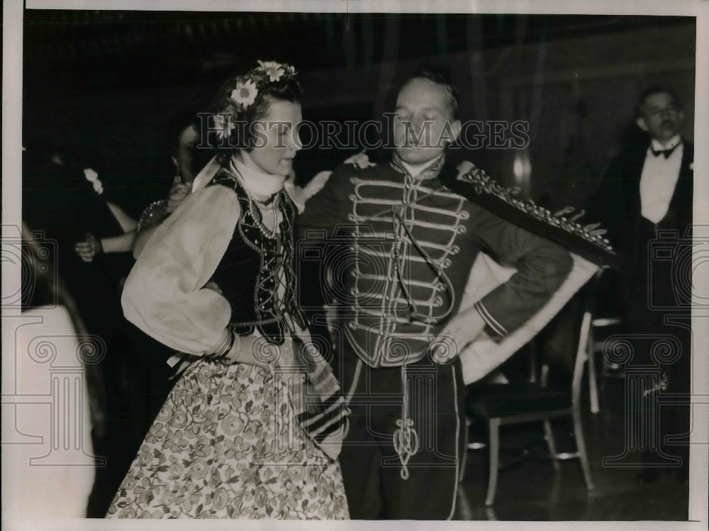 1937 Press Photo Helen Dyneka Lenart Ostlund Folotasi Dancing pollka - nea10019 - Historic Images