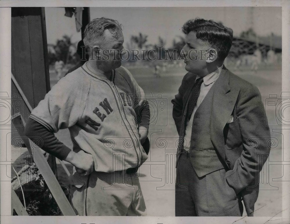 1941 Press Photo NY Giants Gabby Hartnett andanother man - nea10212 - Historic Images