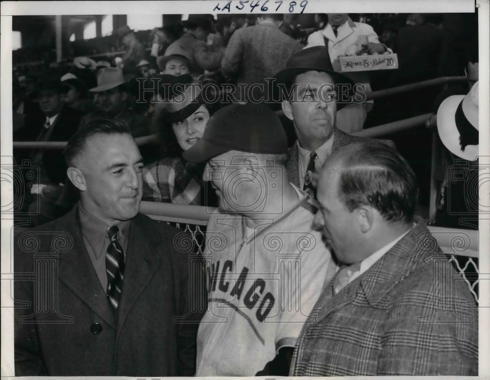 1940 Cubs Manager Frankie Fisch With Pirates Gabby Hartwell - Historic Images