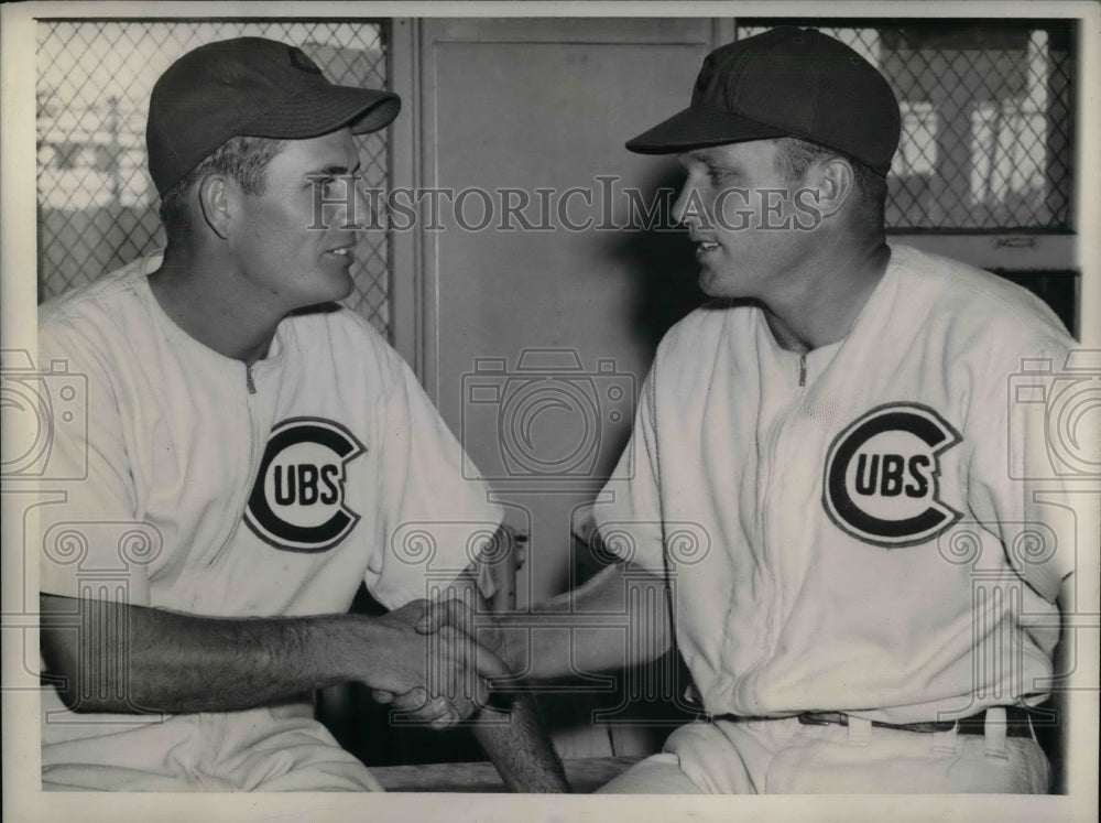 1943 Press Photo New Cub Thompson Livingston Meets Clyde McCullough - Historic Images