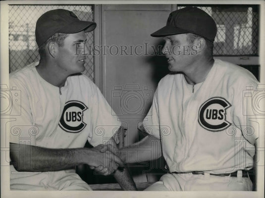 1943 Press Photo New Cub Thompson Livingston Meets Clyde McCullough - Historic Images