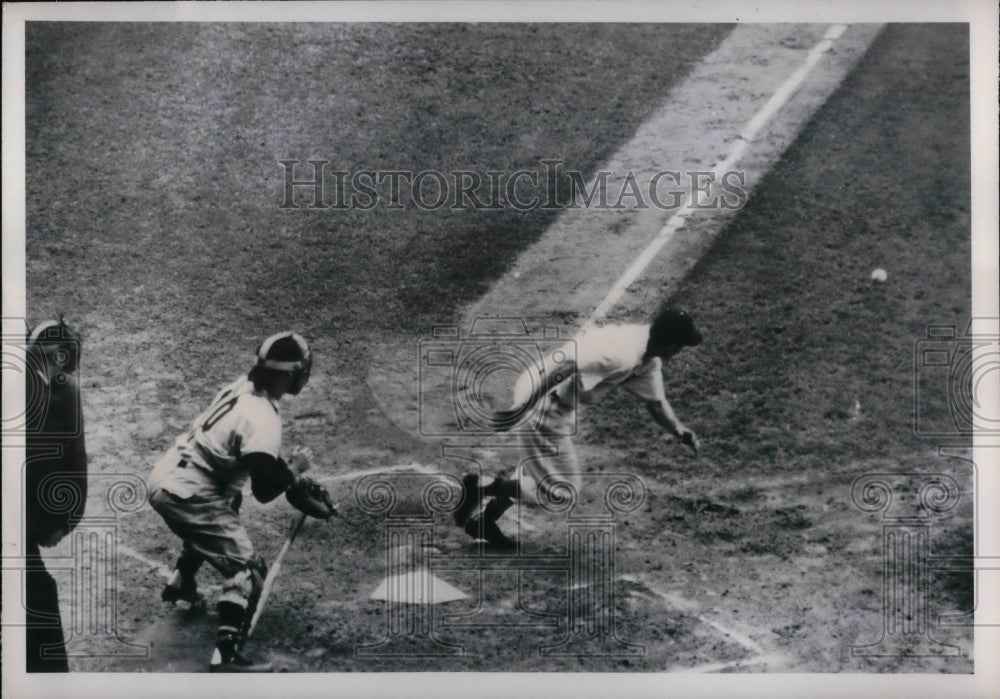 1950 Press Photo Johnny Lipon D. Tigers Attempts Bunt Against W. Senators-Historic Images