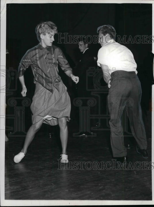 1962 Press Photo Association of Polish Women's Hall Dorris Hubble Dennis Gray - Historic Images
